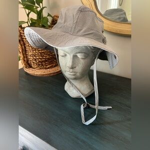 Magellan Outdoors Grey medium Hat   Snap feature